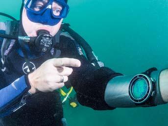 montre ordinateur Aqua Lung sur plongeur