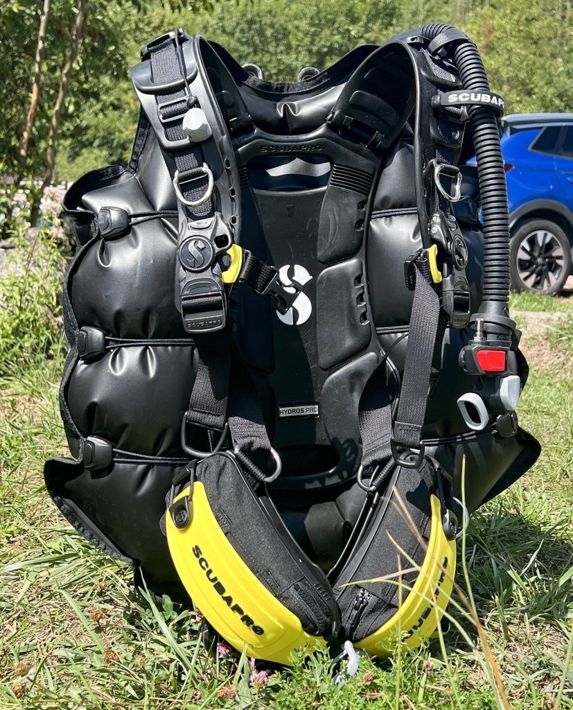 Le gilet de stabilisation Scubapro Hydros Pro 2 et ses poches à plomb jaunes